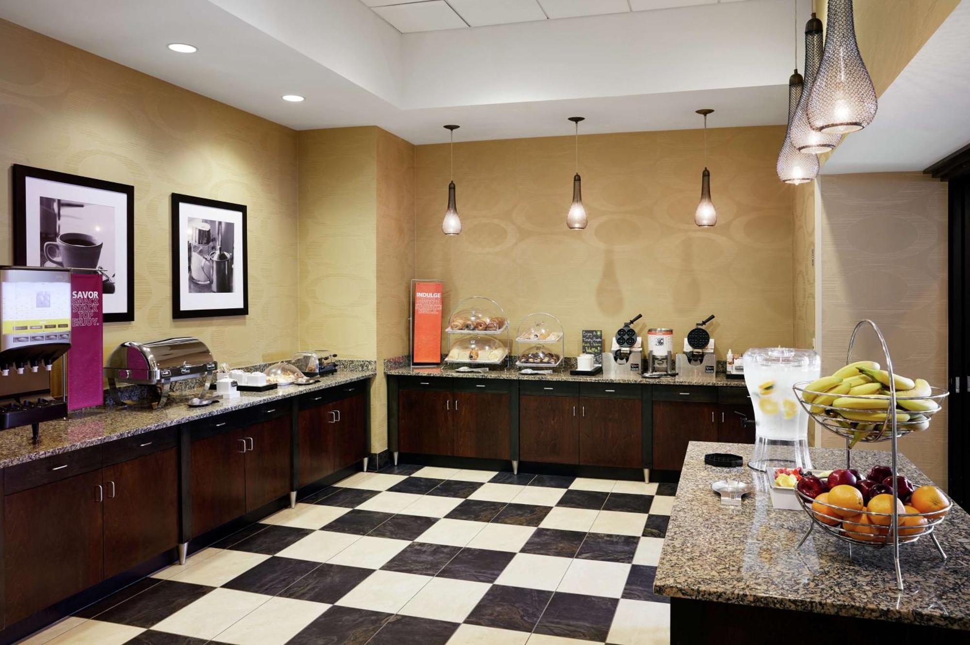 Hotel Hampton & Mt. Prospect
