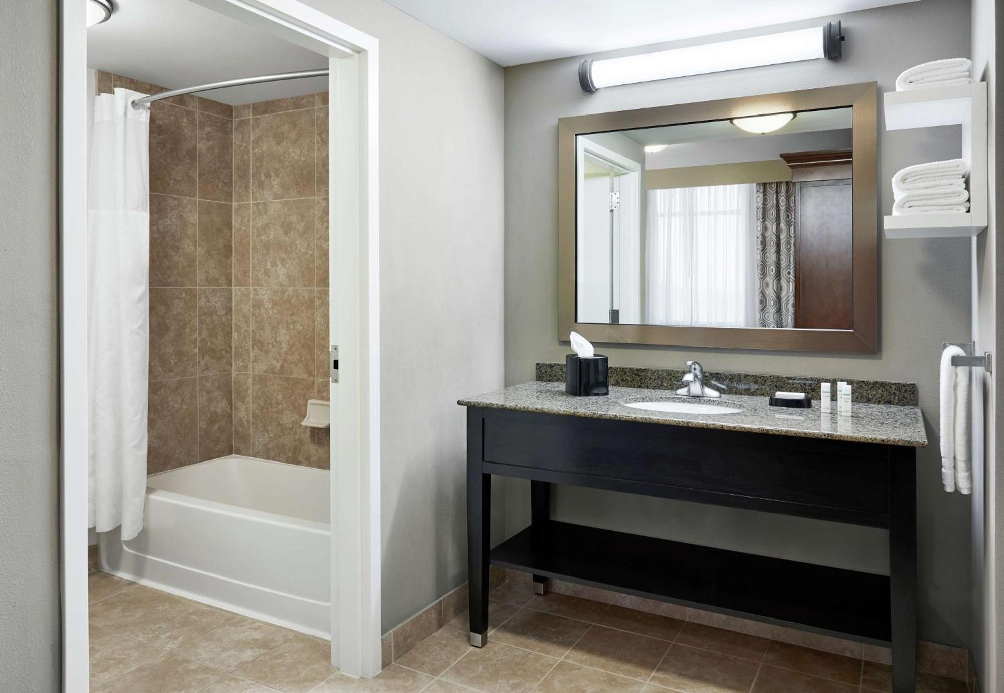 Hampton & Mt. Prospect Hotel 3*