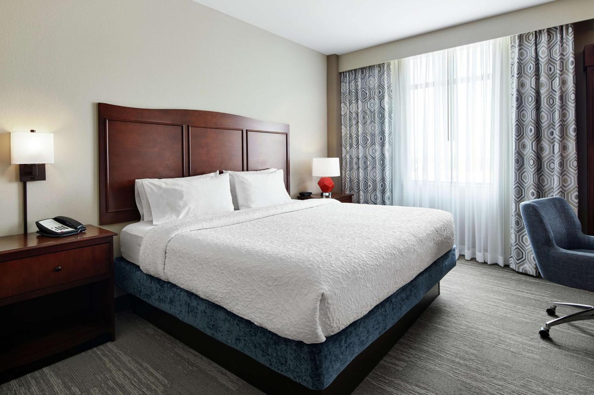 Hampton & Mt. Prospect Hotel 3*