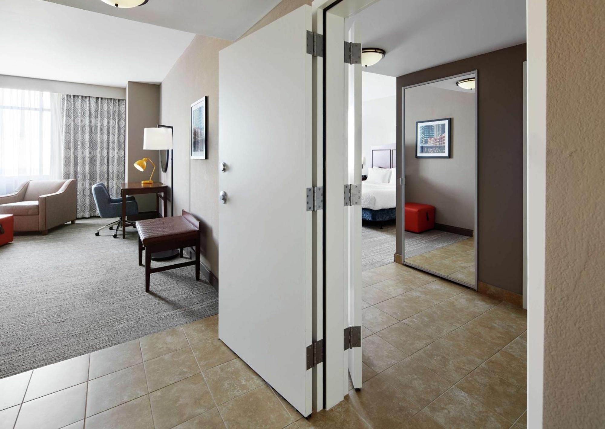 Hampton & Mt. Prospect Hotel 3*