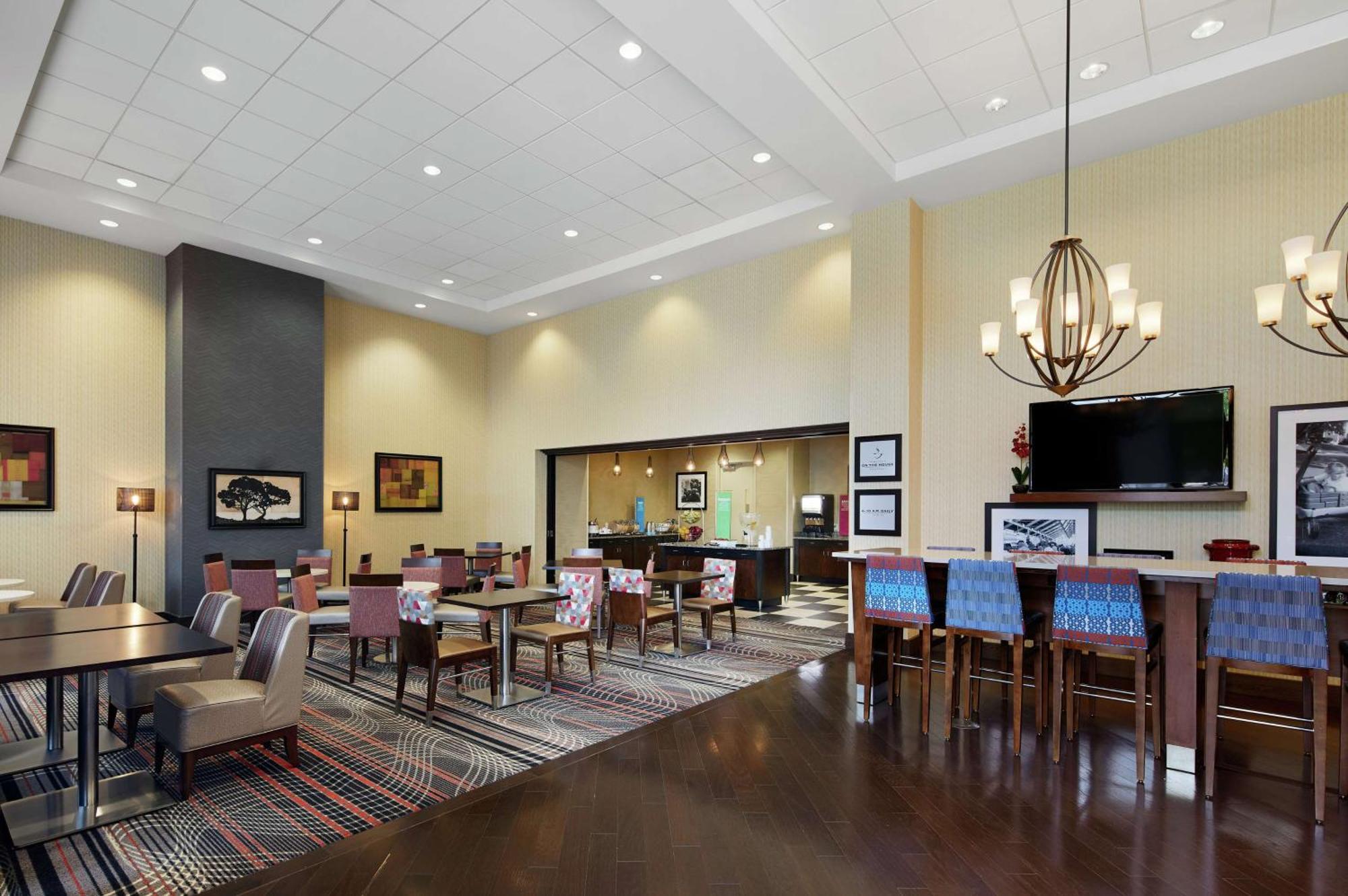 Hampton & Mt. Prospect Hotel 3*