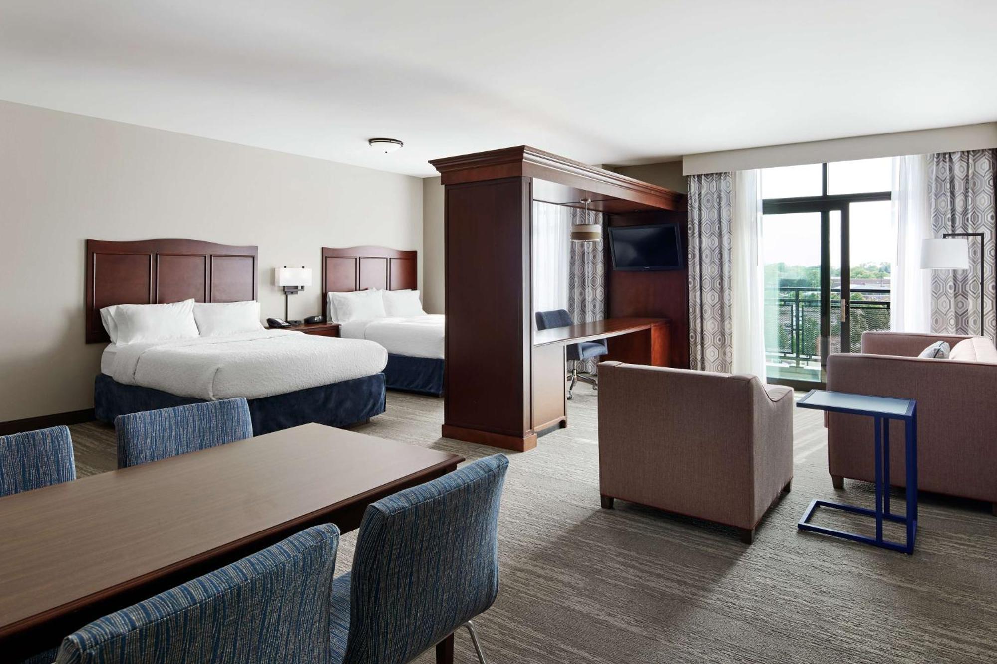 Hampton & Mt. Prospect Hotel 3*