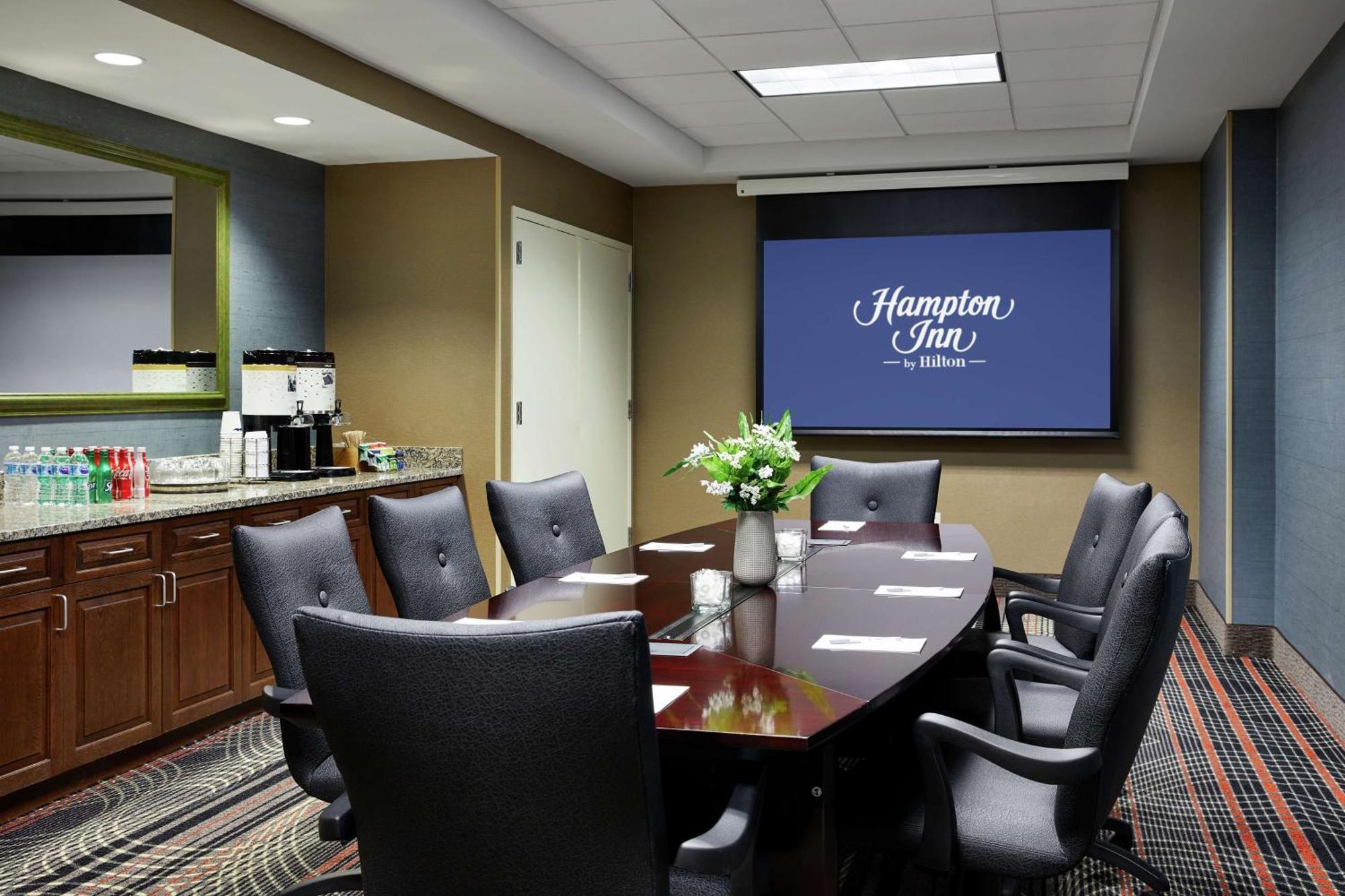 Hotel Hampton & Mt. Prospect